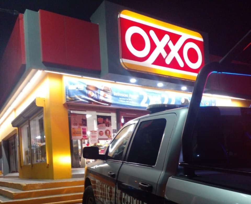 Simuló traer arma en atraco a oxxo en el barrio de londres