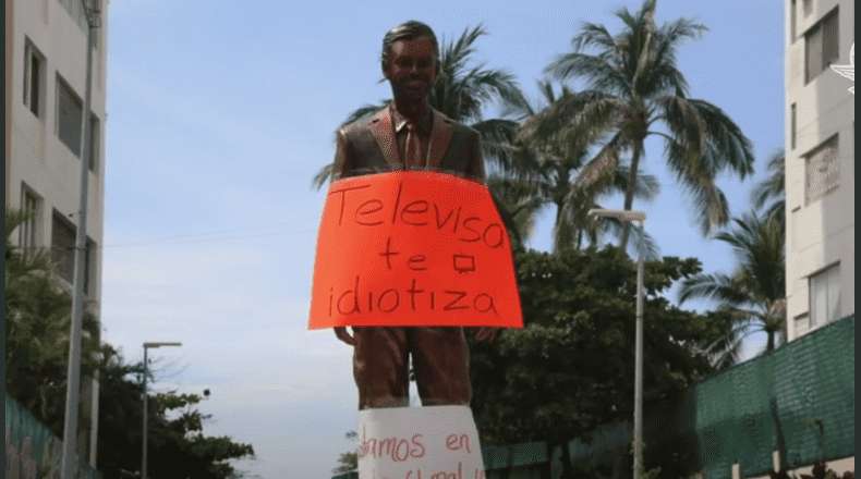 Vandalizan estatua de eugenio derbez en acapulco