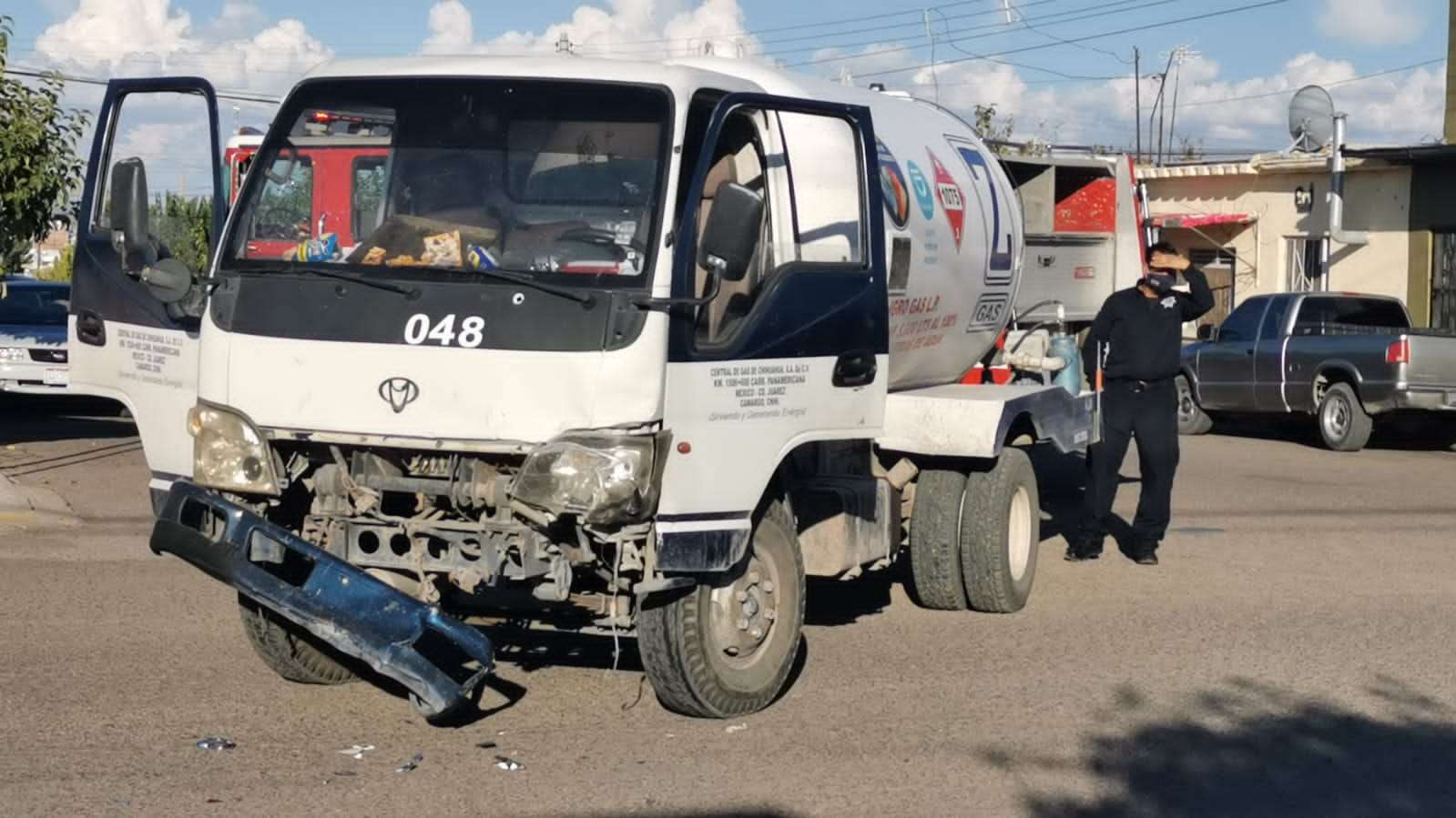 Choque entre pipa y camioneta deja 25 mil en daños | La Opción de Chihuahua