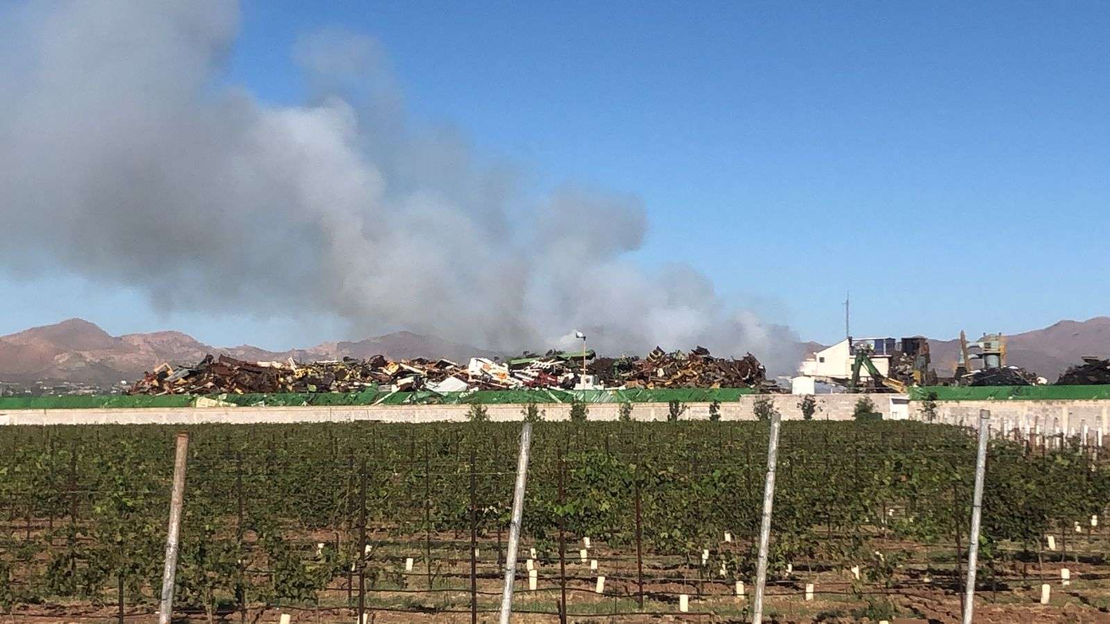 Lleva mas de doce horas incendio en kalisch | La Opción de Chihuahua