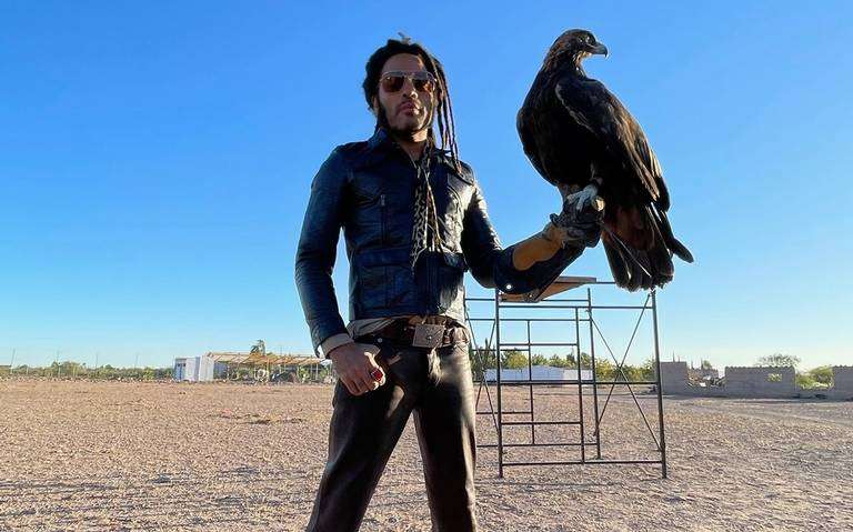 Presume lenny kravits foto en chihuahua con águila real