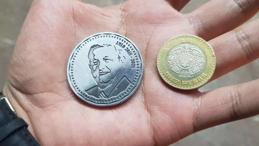 Venden moneda de amlo en 100 pesos