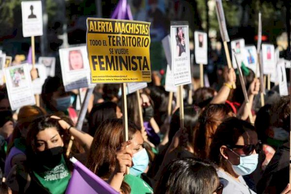 Marchan feministas en chile y rechazan el fascismo | La Opción de Chihuahua