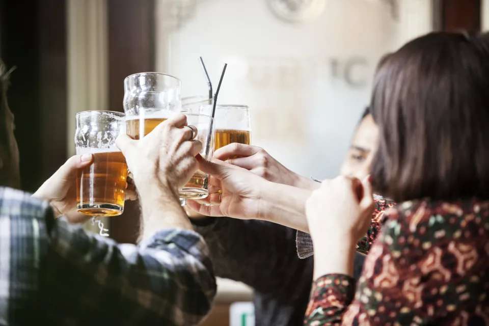 Consumir licor o cerveza podría destapar cáncer