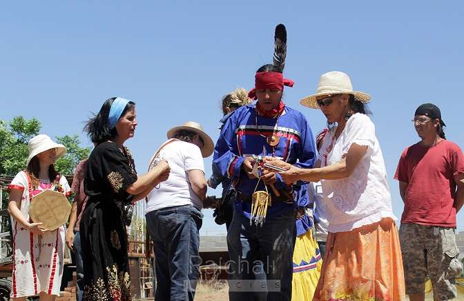 Se reúnen miembros de la tribu lipan apache en presidio