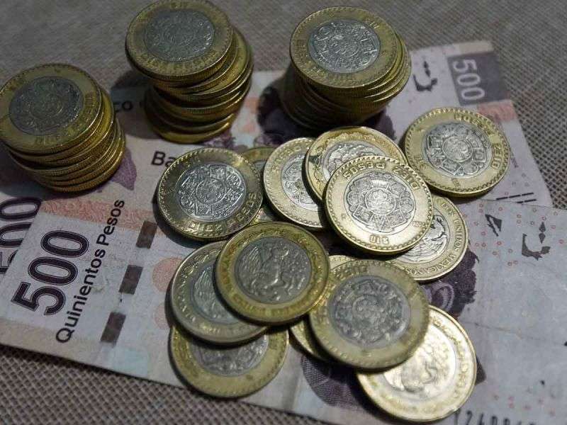 Se deprecia el peso ante avance del dólar
