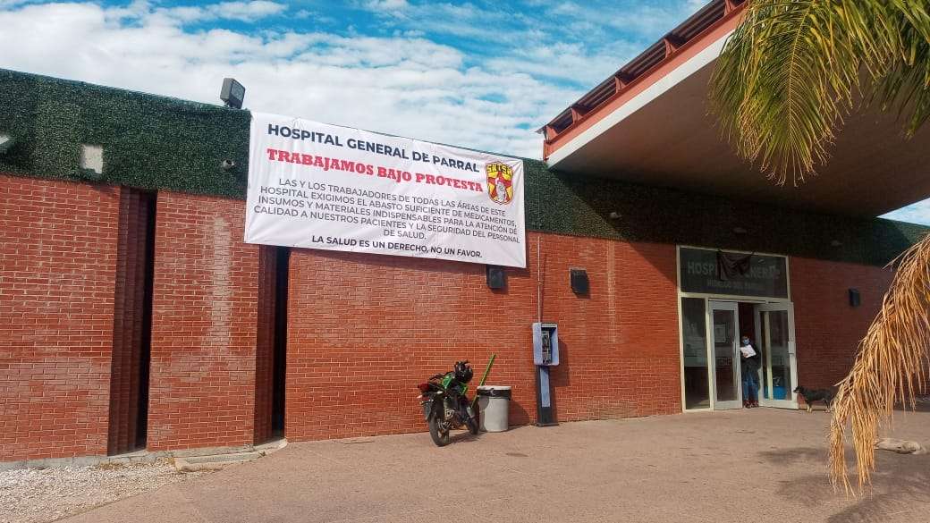 Trabajan bajo protesta en el hospital general por falta de insumos
