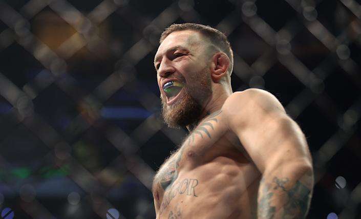 Intenta connor mc gregor llamar la atención