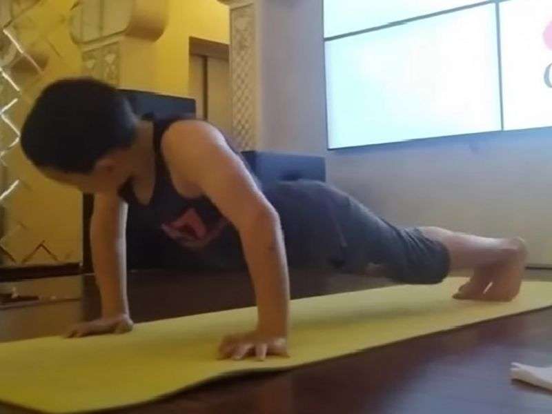 Bate niño ruso récord mundial de flexiones