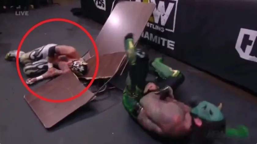 Se rompe el brazo luchador que daba show 