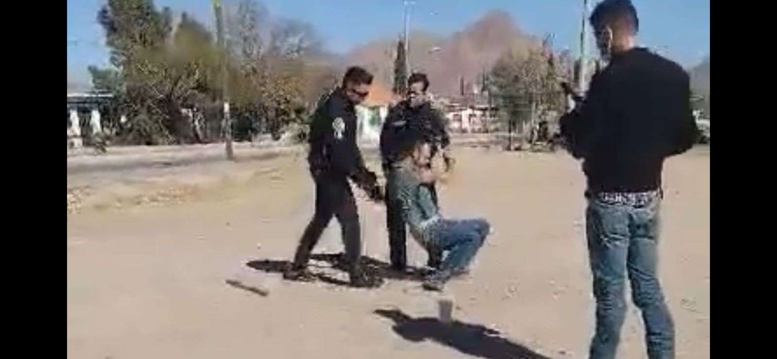 Captan en video abuso policial