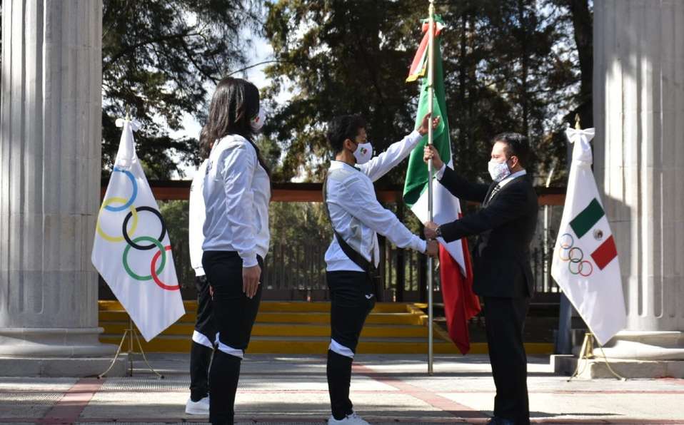 Delegación mexicana en juegos olímpicos de invierno fue abanderada en el cdom