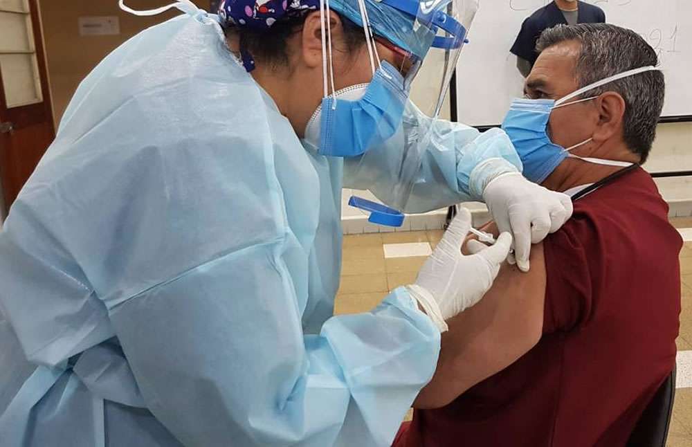 Vacunan en municipios a jóvenes esta semana