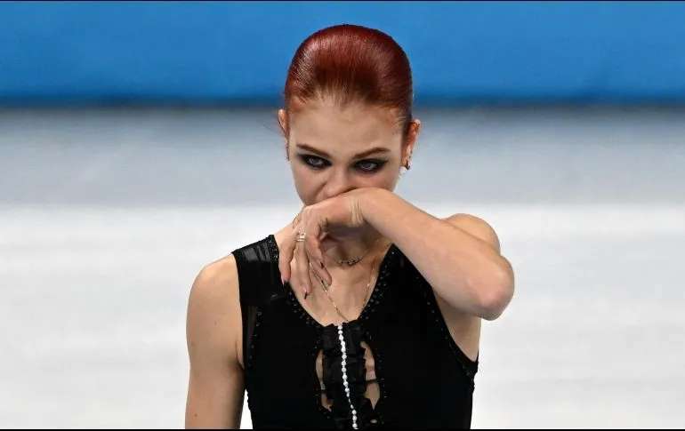 Rompe en llanto patinadora tras no ganar el oro en patinaje artístico