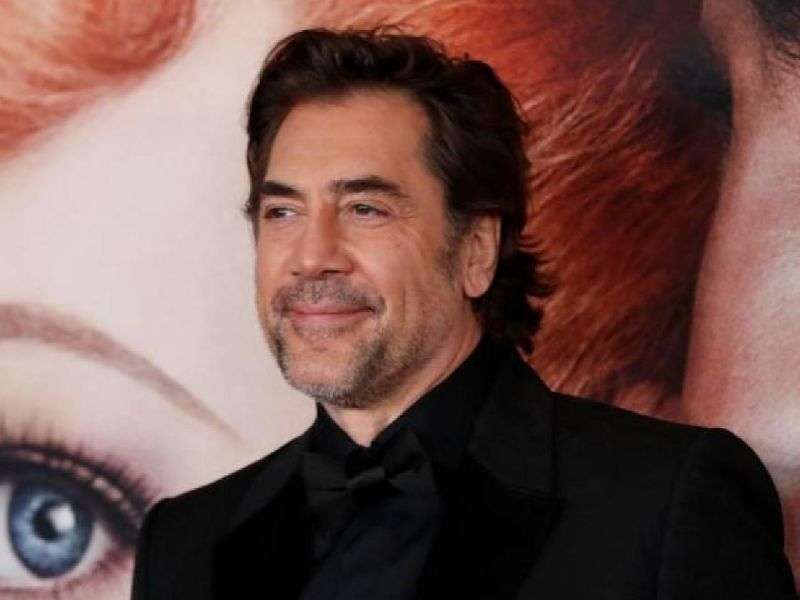 Protesta javier bardem frente a la embajada de rusia en madrid