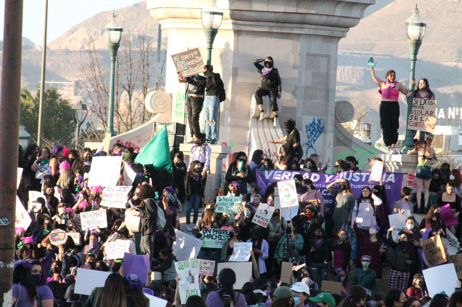 Lapidan palacio en marcha de mujeres | La Opción de Chihuahua