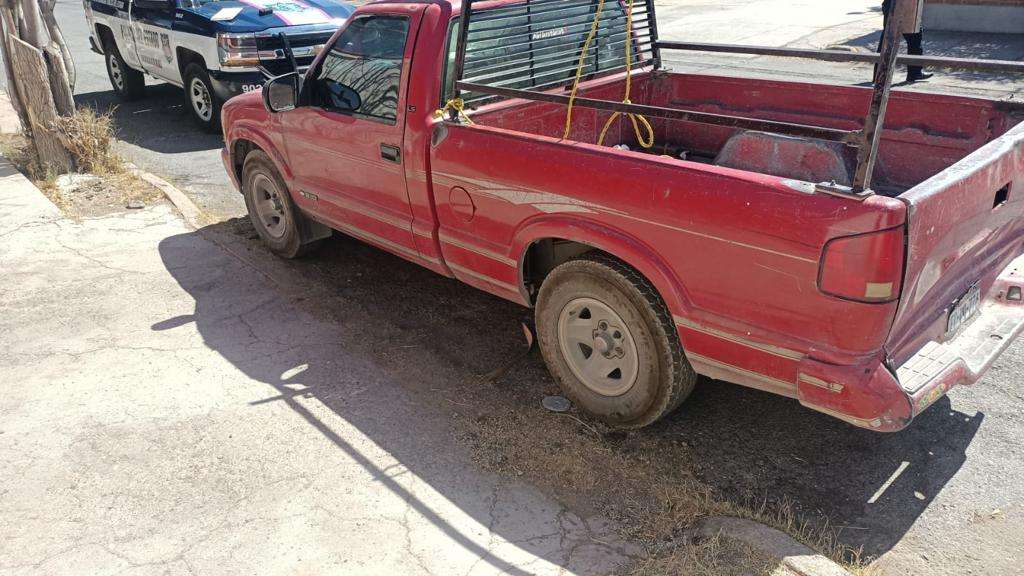 Localizan vehículo abandonado en las granjas con reporte de robo