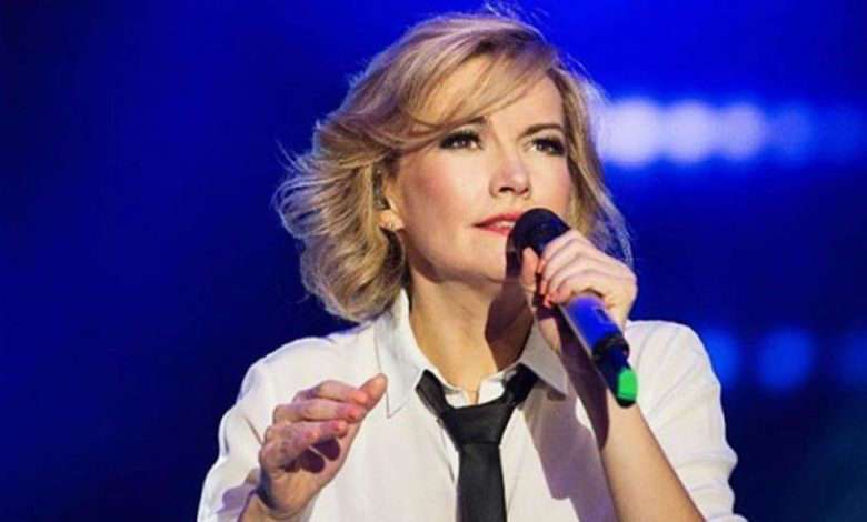 Se lanza ilse al público durante concierto y nadie la cachó