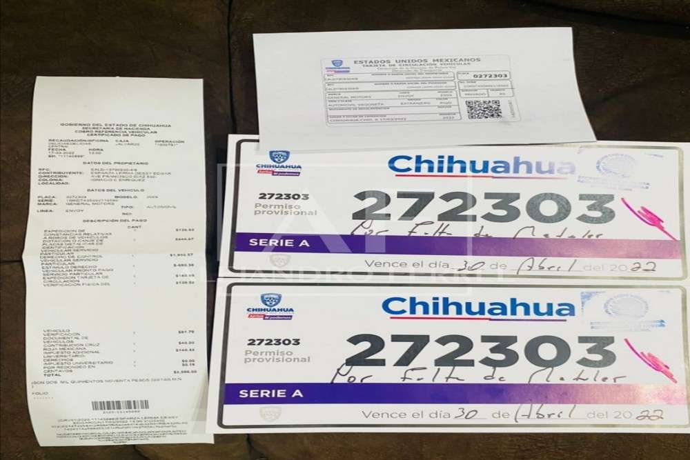 Entregan las primeras placas a dueño de auto extranjero