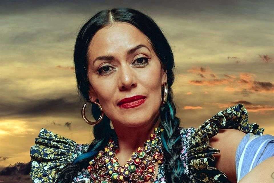 Honra lila downs su herencia mixteca al cantar
