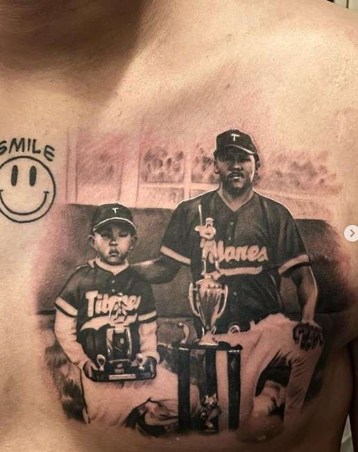 Julio urías presume un nuevo mega tatuaje