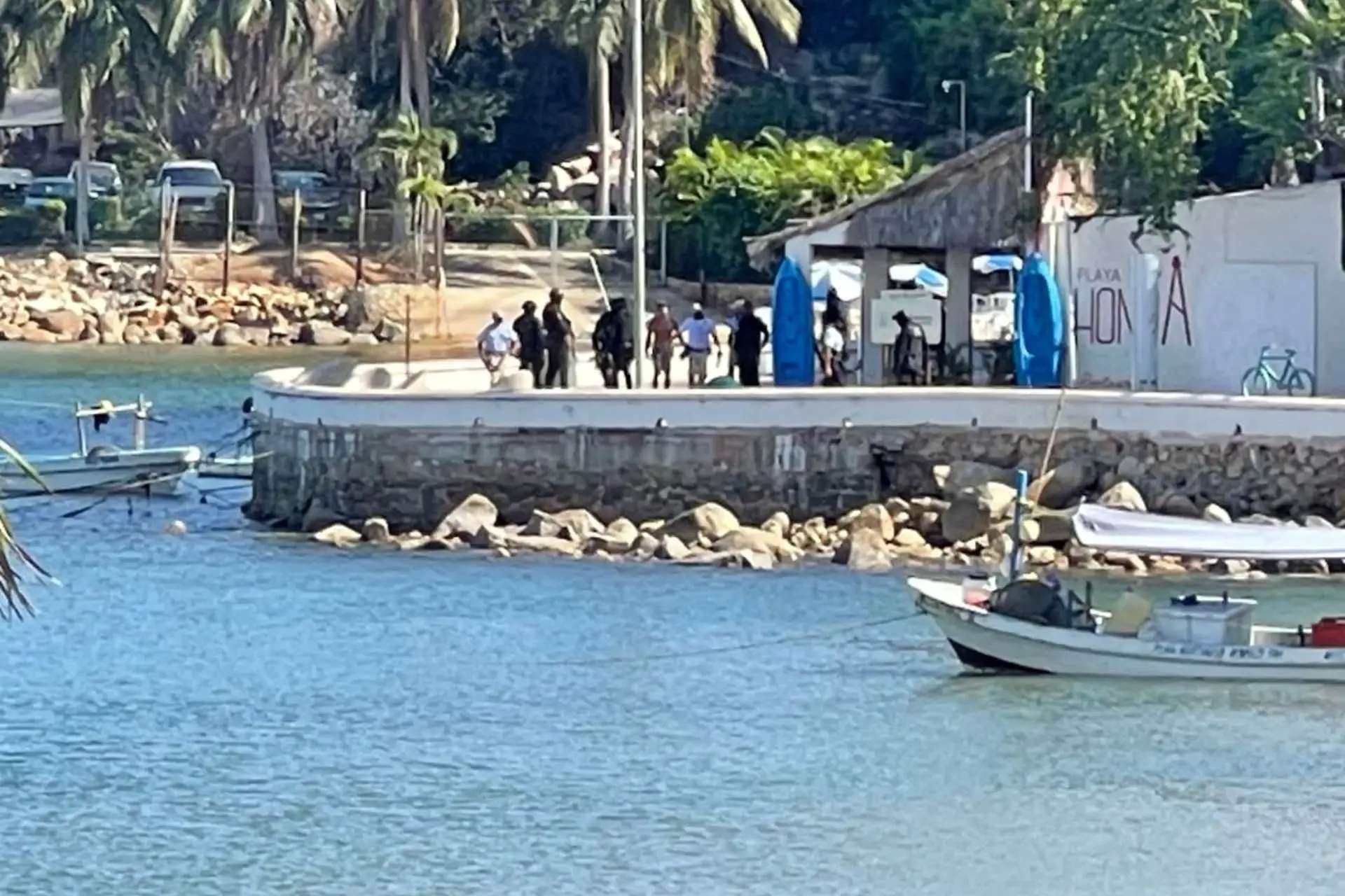 Balacera en playa de acapulco deja cuatro muertos