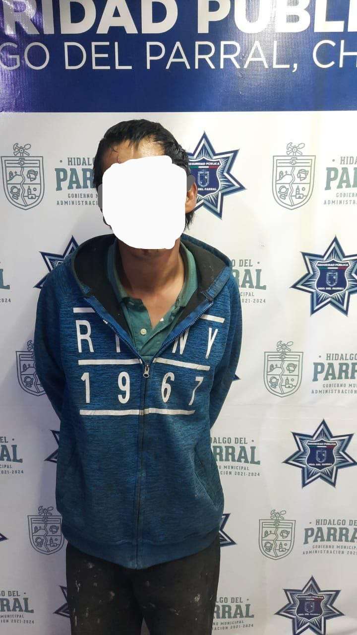 Detienen a acosador; adolescente defiende a jovencitas