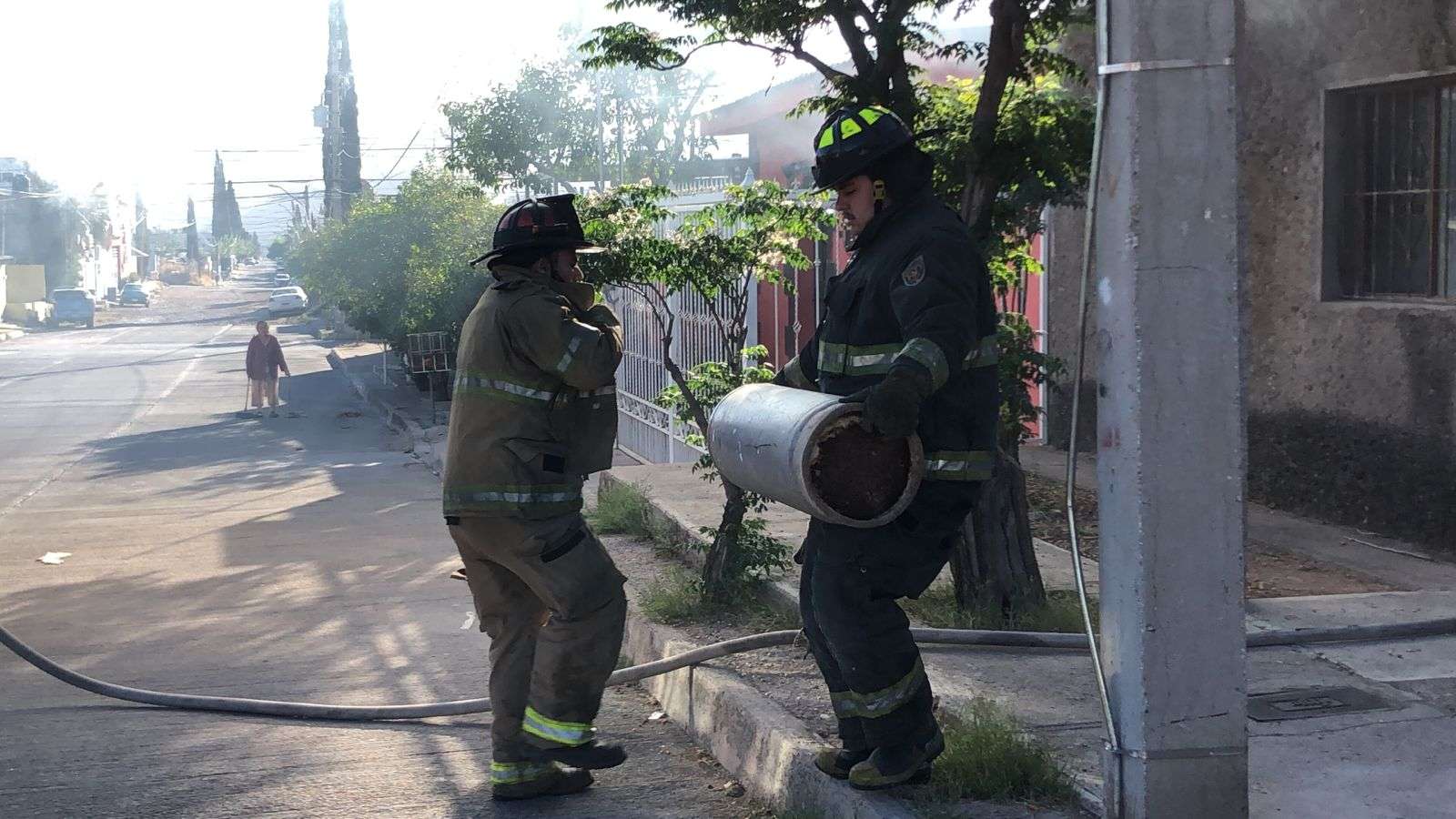 Se incendia patio de vivienda en la villa | La Opción de Chihuahua