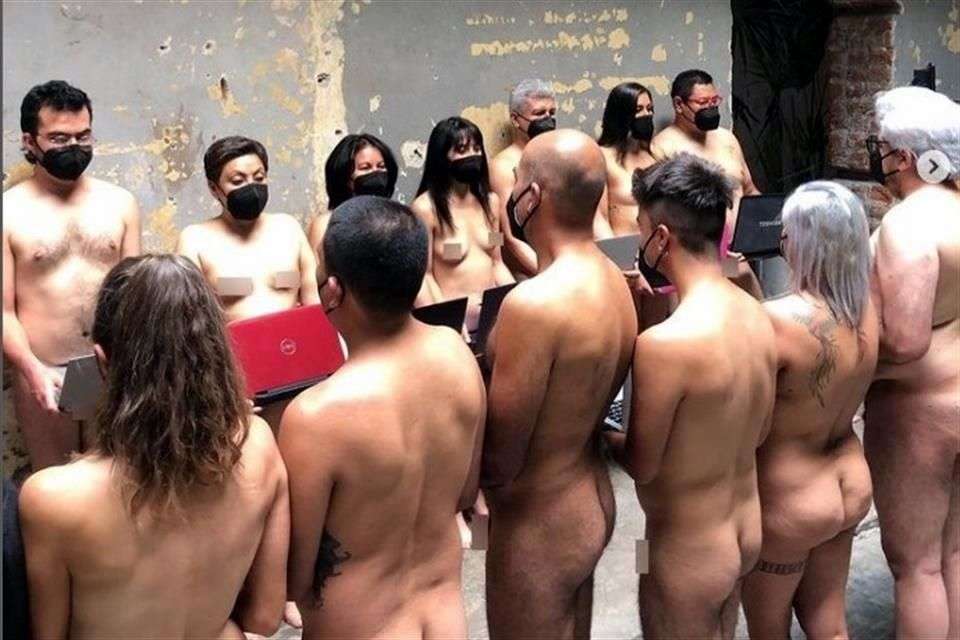 Vuelve tunick a desnudar a mexicanos para stay apart together