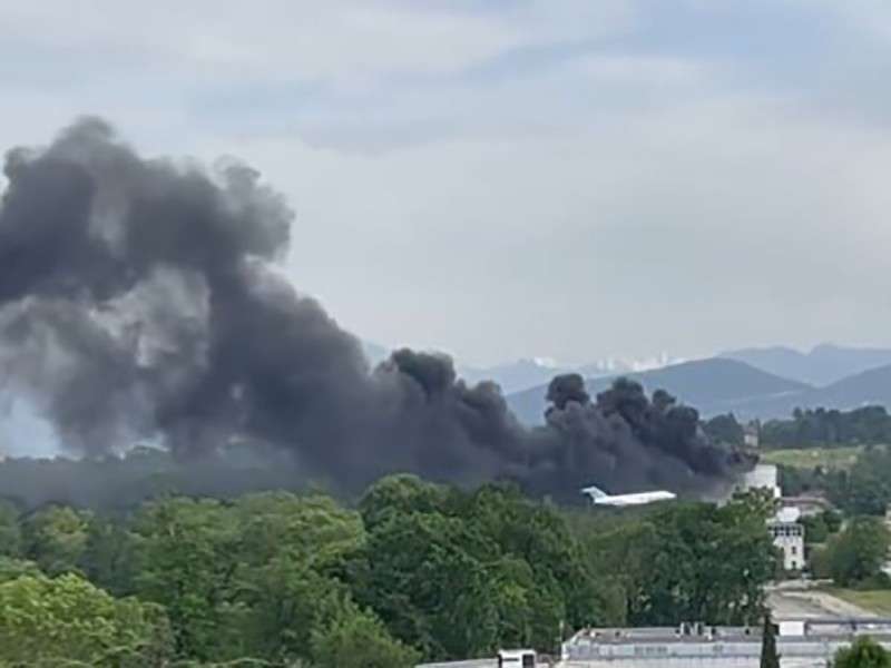 Explota y se incendia aeropuerto de ginebra, en suiza