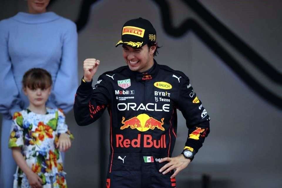 Se refleja el éxito de checo pérez en frase never give up