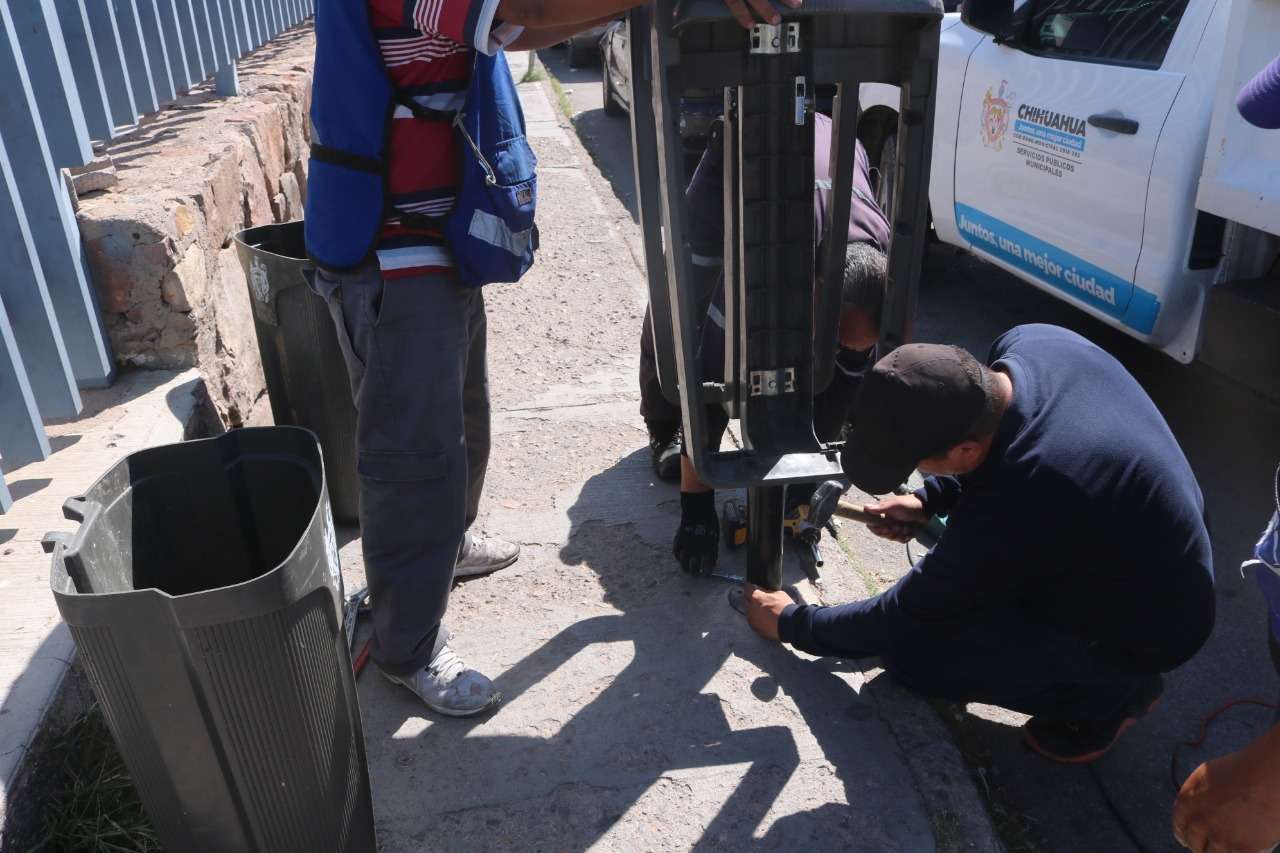 Colocan cepos de basura en calle ejército mexicano | La Opción de Chihuahua