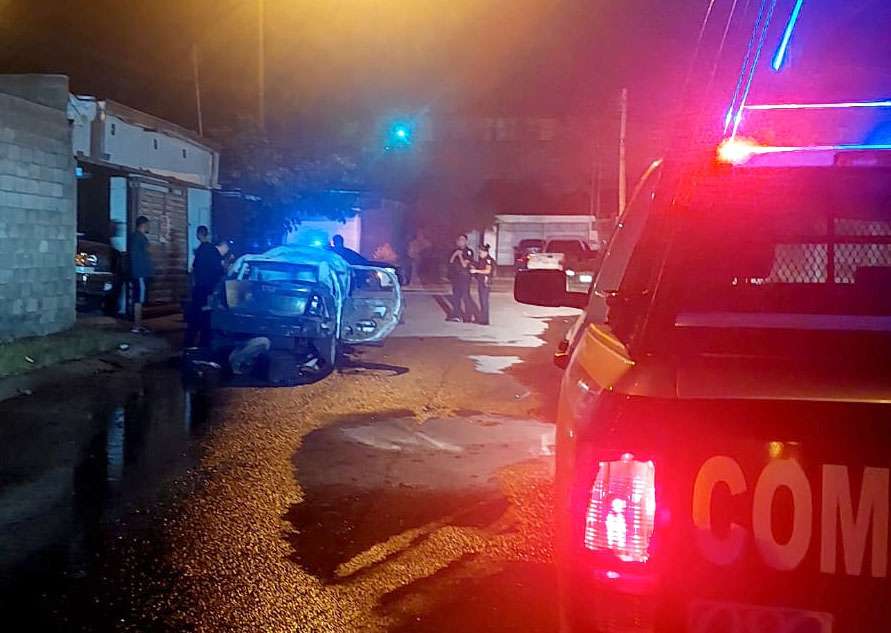 Se incendia auto en la colonia real de minas