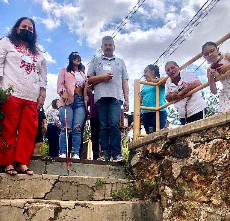 Capacita escuela para invidentes del dif a guías turísticos