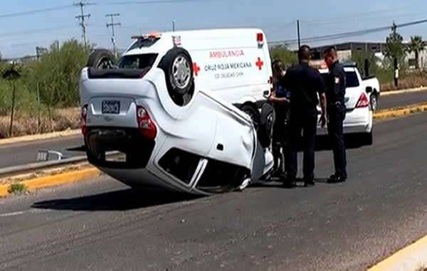 Vuelca conductora en la tecnológico