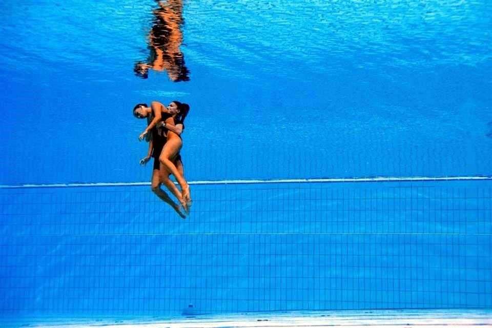 Dice entrenadora que salvó a nadadora que socorristas tardaron