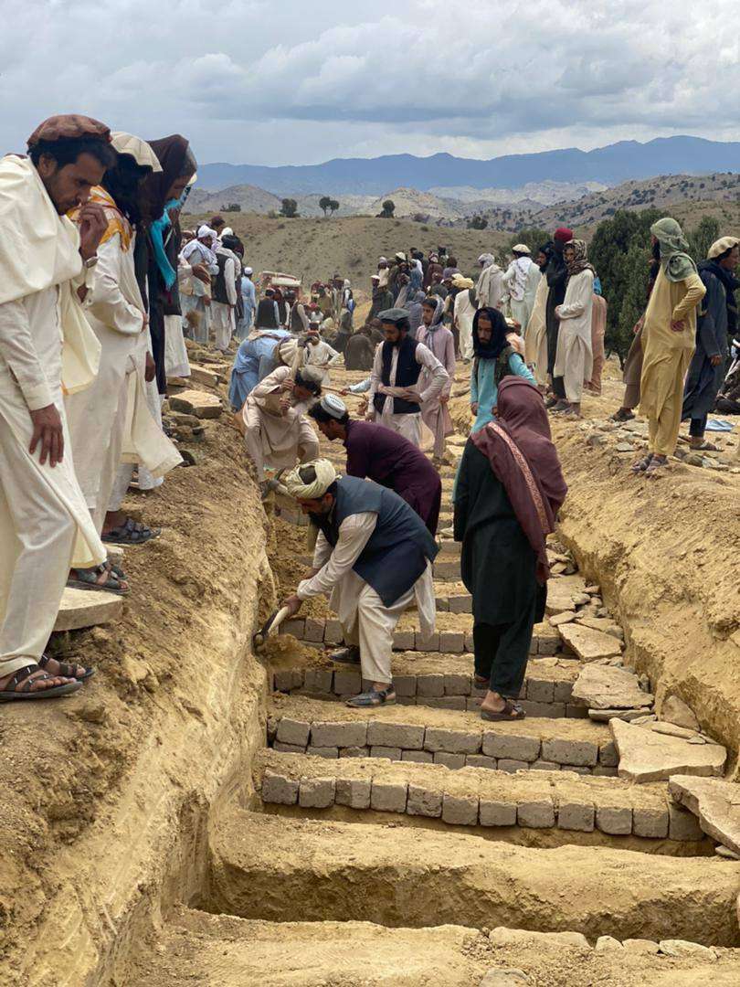 Continúan tareas de rescate a contrarreloj
en afganistán tras terremoto
