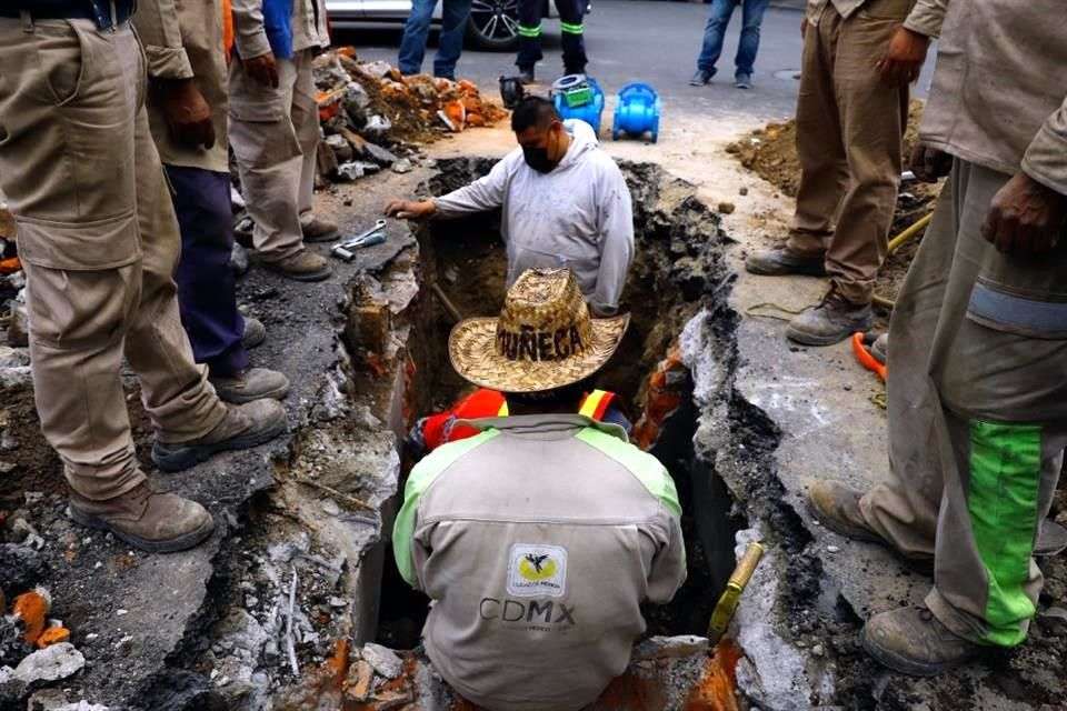 Llevan una semana de labores sin hallar fuga de agua en cdmx