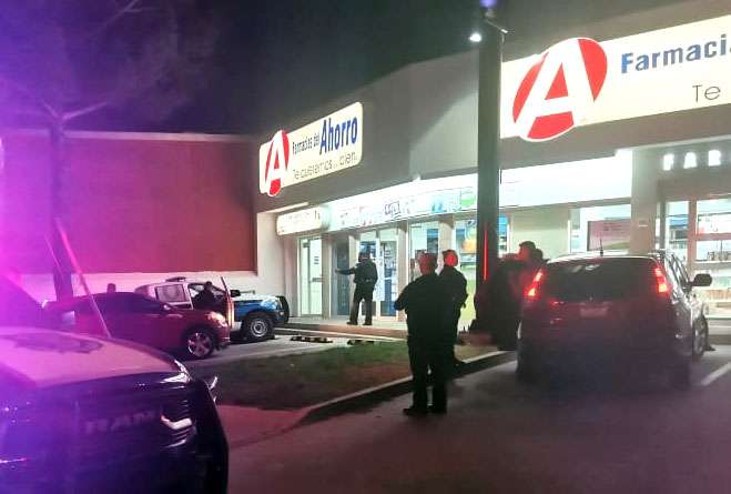 Asaltan farmacia del ahorro en la panamericana