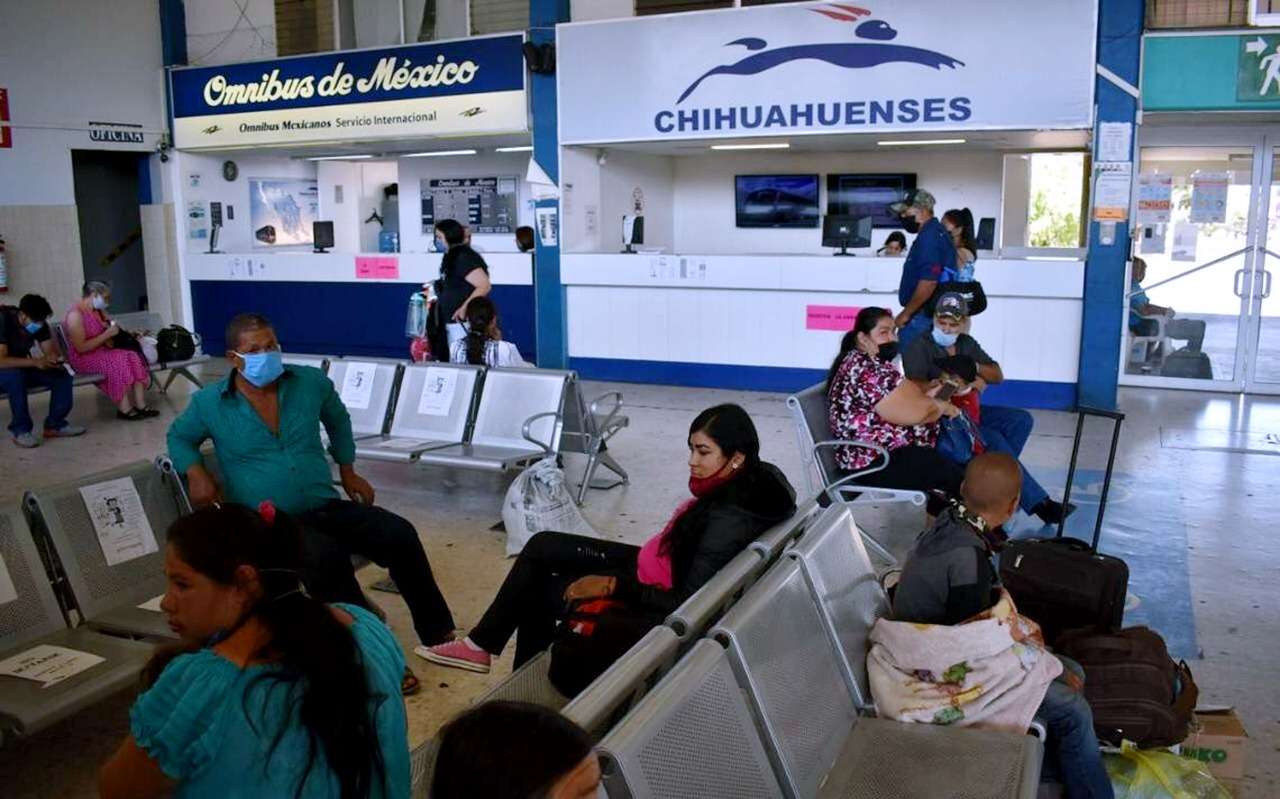 Hasta un 60% más pasajeros esperan en central camionera