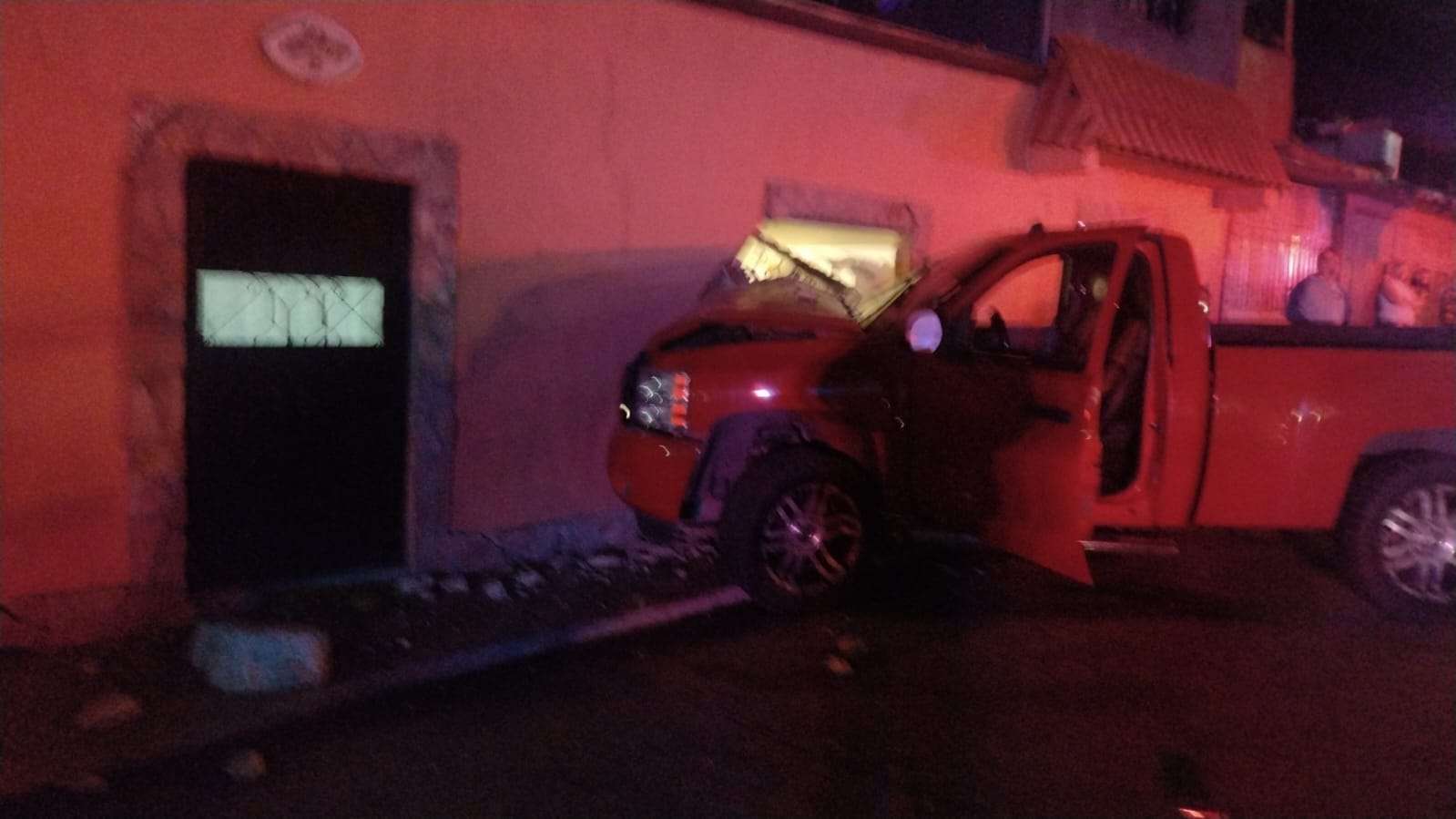 Se proyecta contra casa en la colonia che guevara