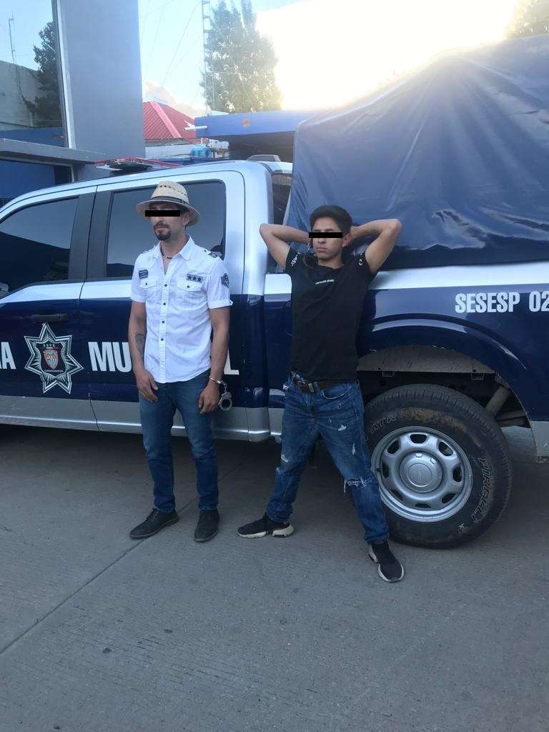 Detienen a dos ebrios violentos en la colonia nogales de cuauhtémoc