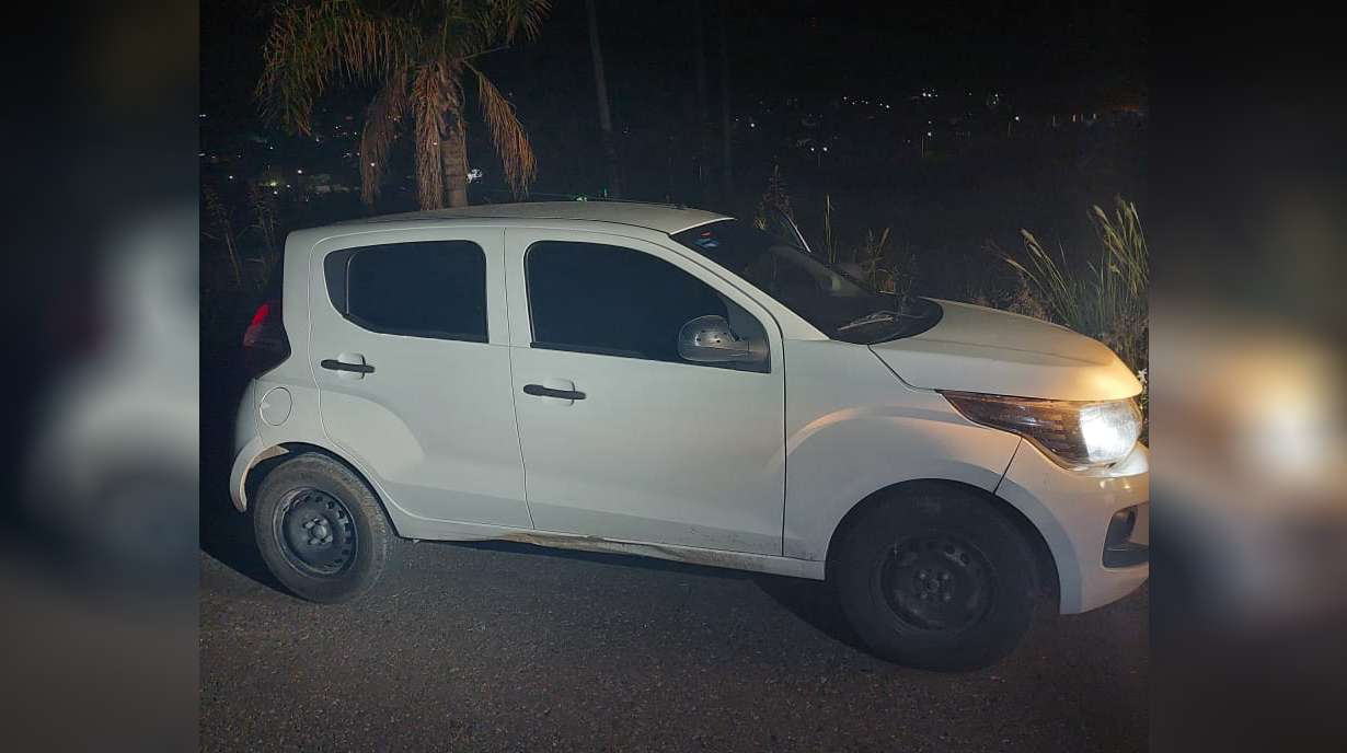 Aseguran auto robado en parral