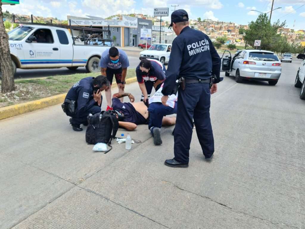 Se proyecta contra el pavimento en la Niños Héroes