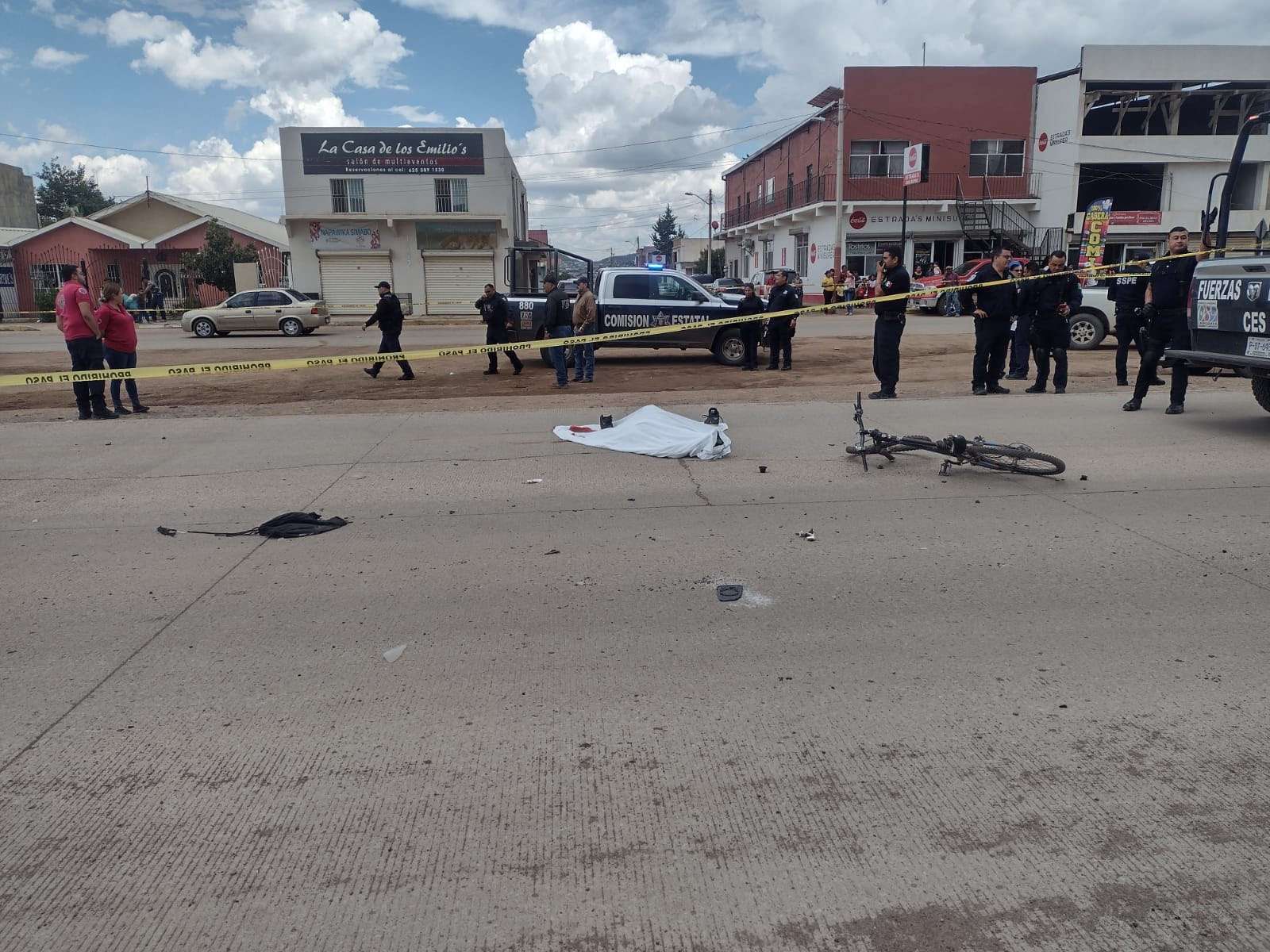 Muere ciclista embestido por auto en cuauhtémoc