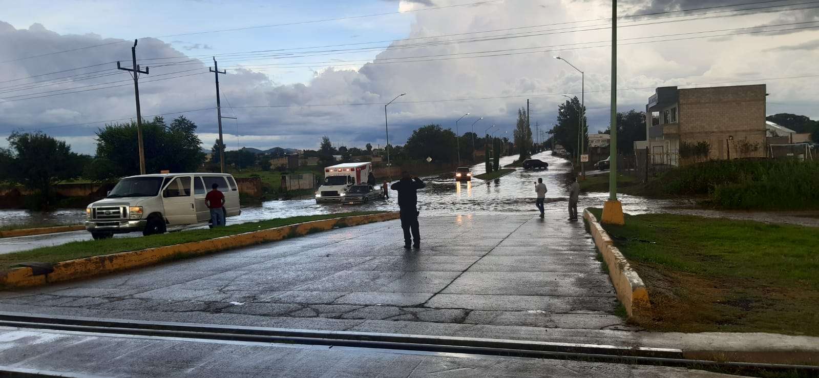 Torrencial lluvia obliga al cierre de calles en cuauhtémoc