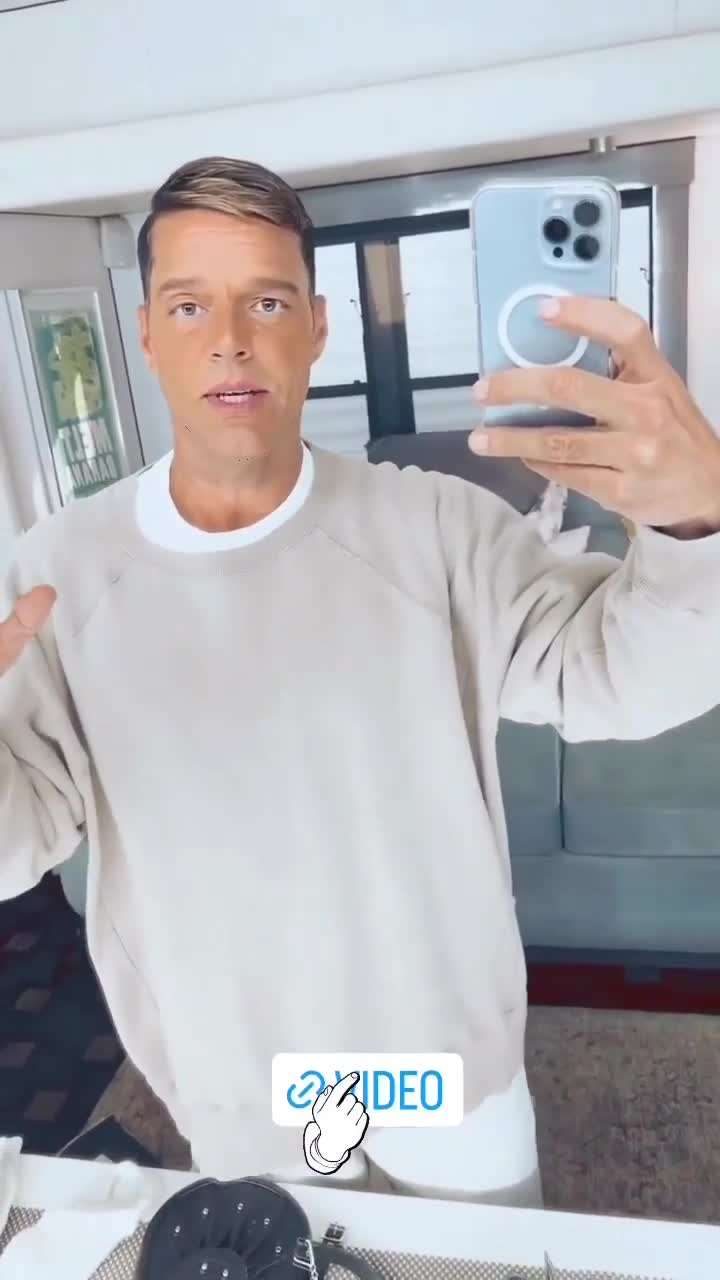 Desconcierta nuevo look de ricky martin a sus fans
