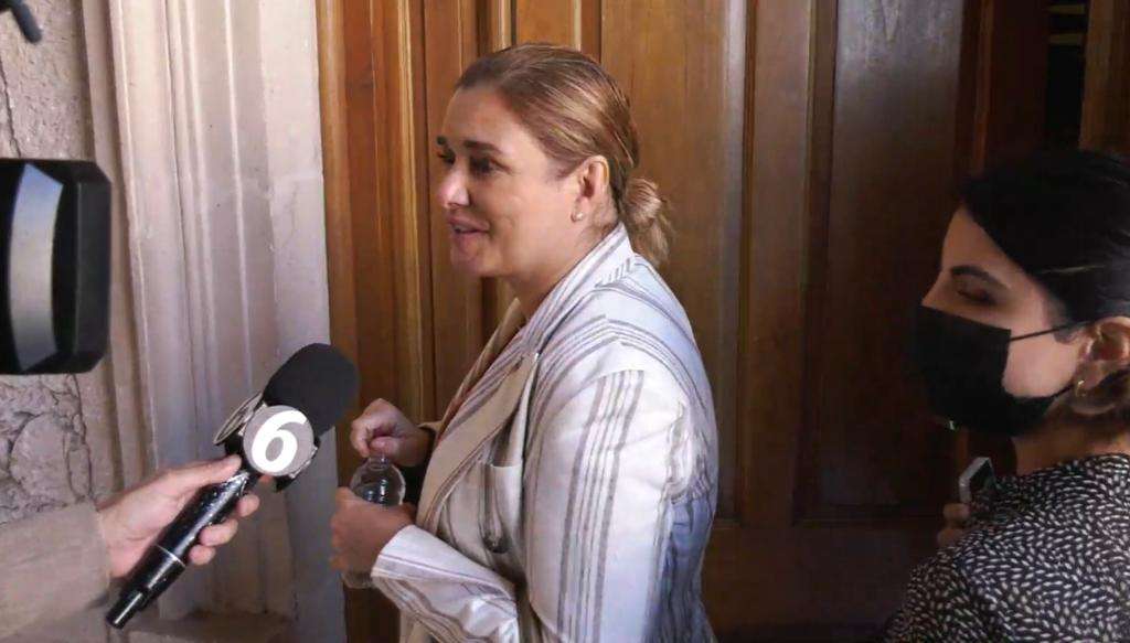 Llega la gobernadora Maru Campos al palacio de gobierno
