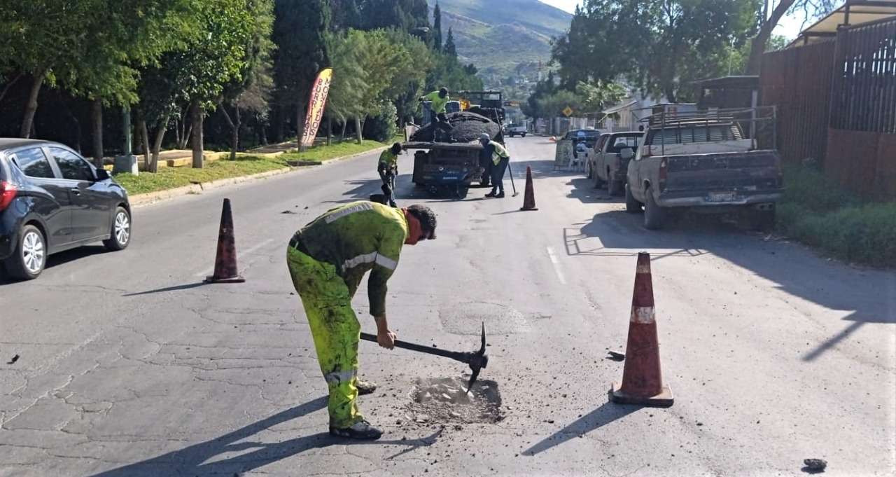 Rehabilitan calles y avenidas con bacheo para un tránsito seguro y ...