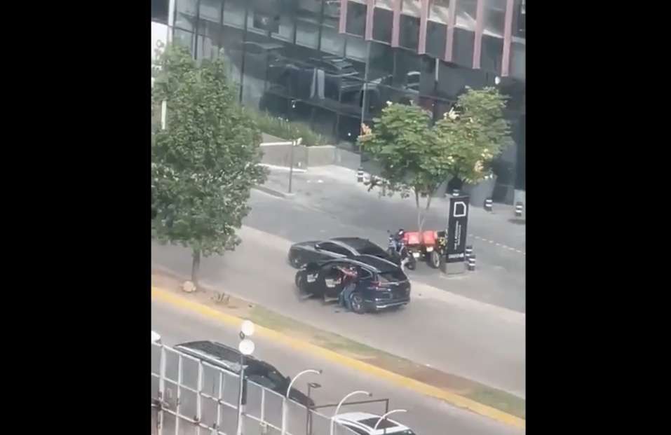 VIDEO: fuerte balacera en Plaza Andares de Zapopan, Jalisco
